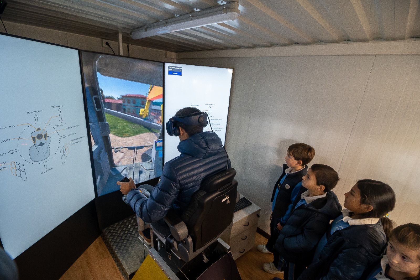 Visitas escolares a la exposición de Defensa en La Vega