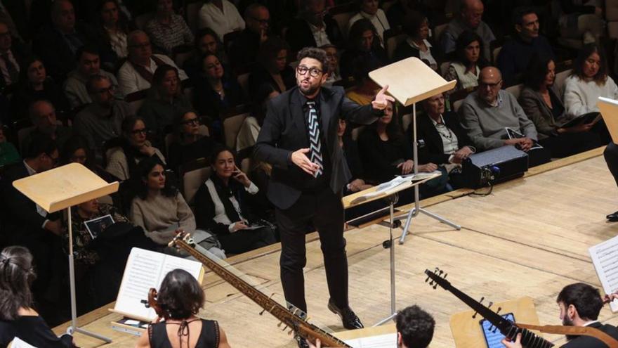 Aarón Zapico dirige «El Mesías» en el Auditorio Nacional de Madrid en 2022.