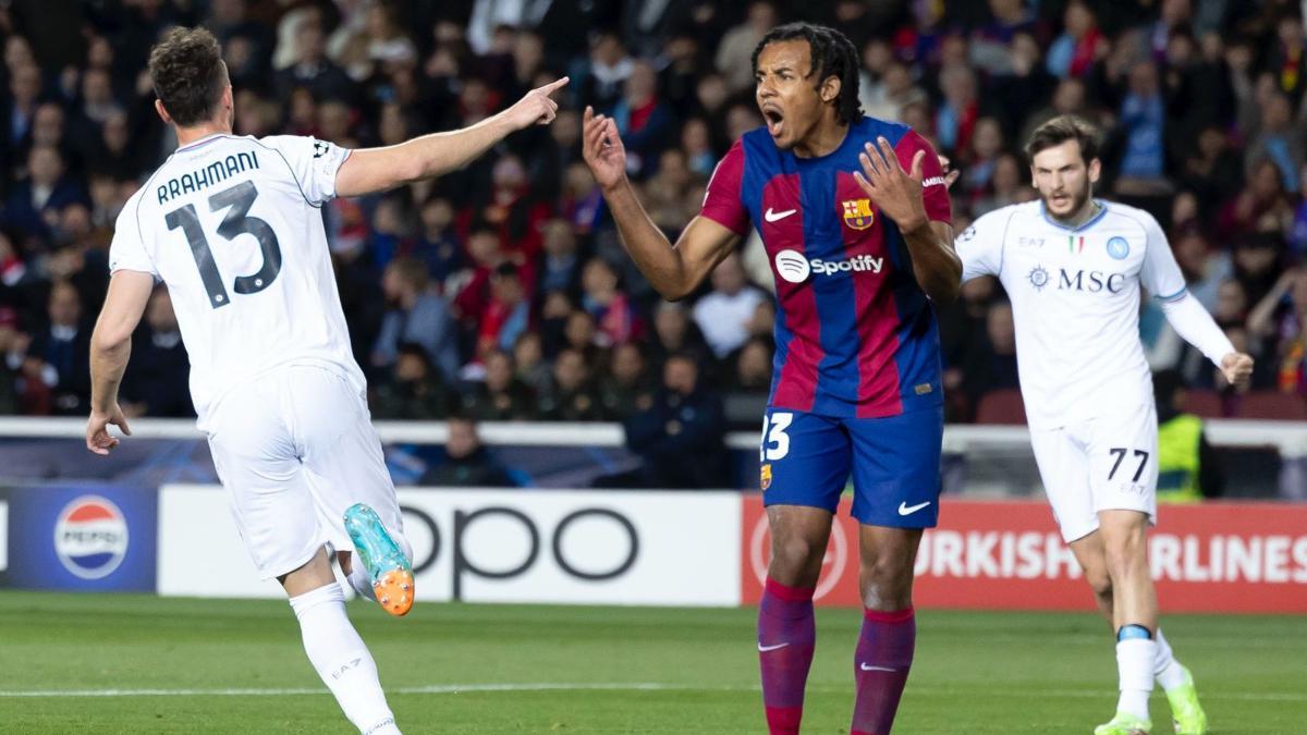 Koundé en el momento del gol del Nápoles en Champions League