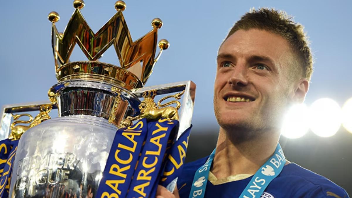 Jamie Vardy, con el trofeo de Premier League