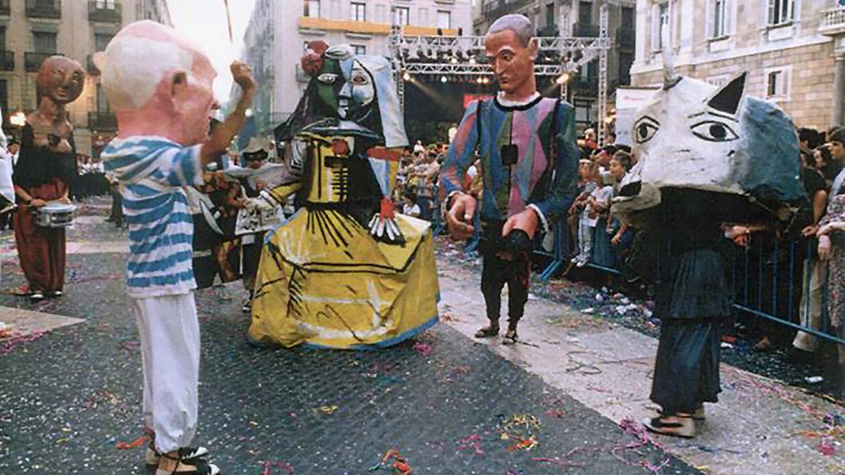 El séquito de cabezudos y gigantes dedicado a Picasso, en Barcelona.