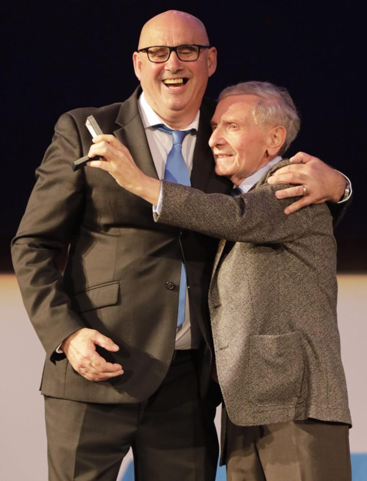 Cuetos Lobo, a la izquierda, con Maximino Martínez.  |