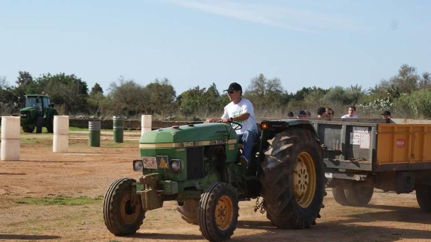 La mayoría de agricultores se acoge al PDR para poder comprar un nuevo tractor.