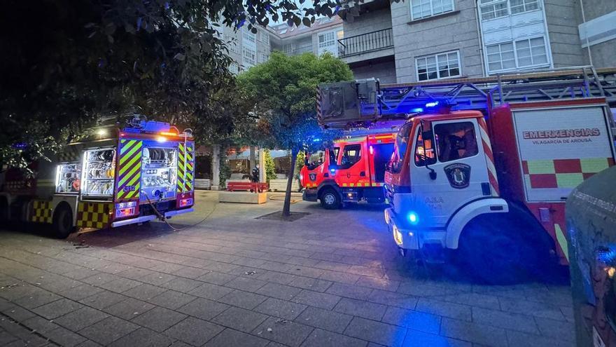 Se incendia una pizzería en pleno casco urbano de Vilagarcía