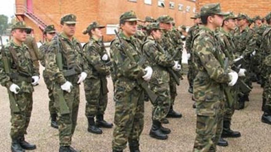 Defensa adecuará los uniformes de las Fuerzas Armadas al cuerpo de la mujer