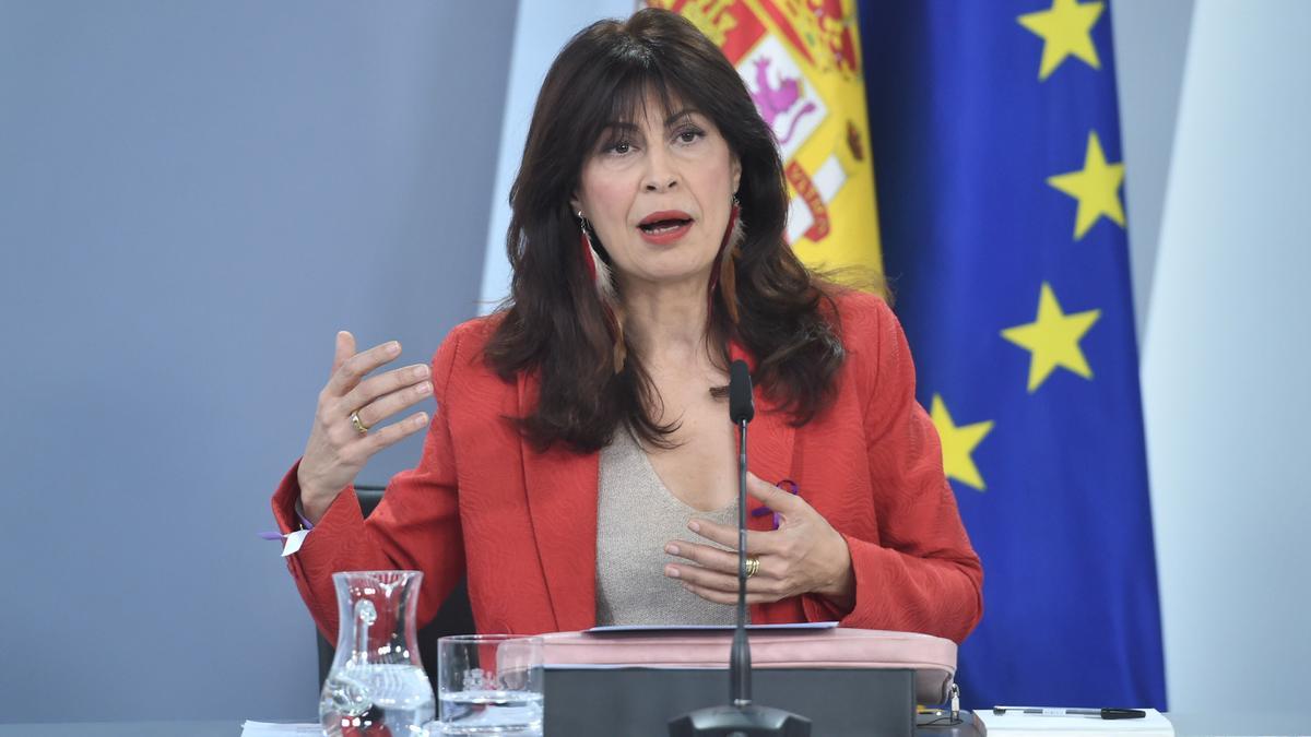 La ministra de Igualdad, Ana Redondo, durante una rueda de prensa posterior a la reunión de un Consejo de Ministros extraordinario con motivo del 8M, en el Palacio de la Moncloa, a 8 de marzo de 2024, en Madrid (España).