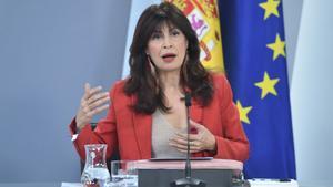 La ministra de Igualdad, Ana Redondo, durante una rueda de prensa posterior a la reunión de un Consejo de Ministros extraordinario con motivo del 8M, en el Palacio de la Moncloa, a 8 de marzo de 2024, en Madrid (España).