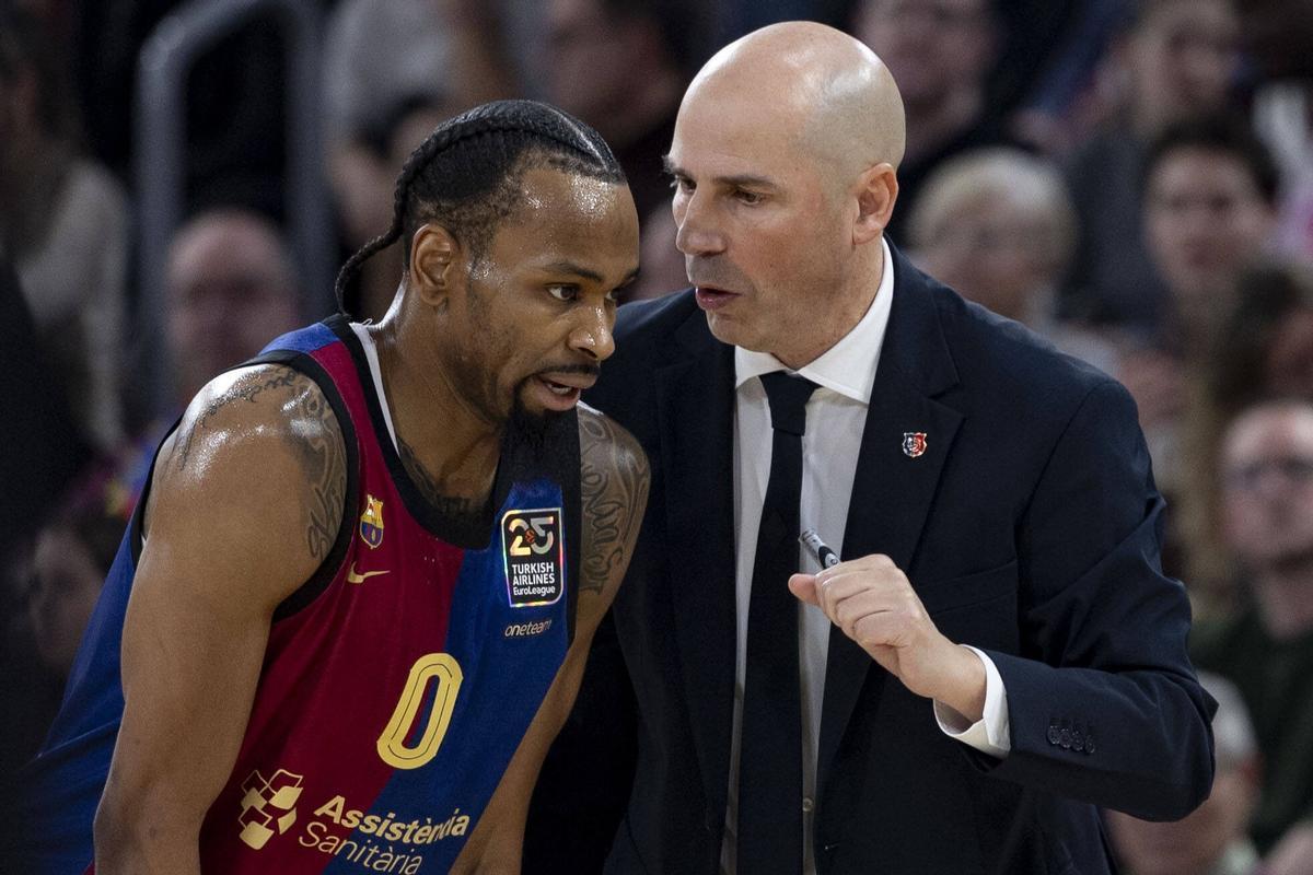 Peñarroya da instrucciones a Punter durante el encuentro ante el Partizan