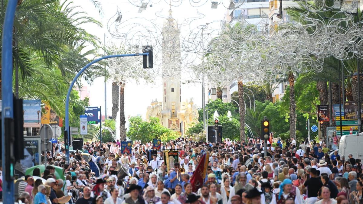 Las mejores imágenes de la Entrada de Bandas de las Hogueras 2026