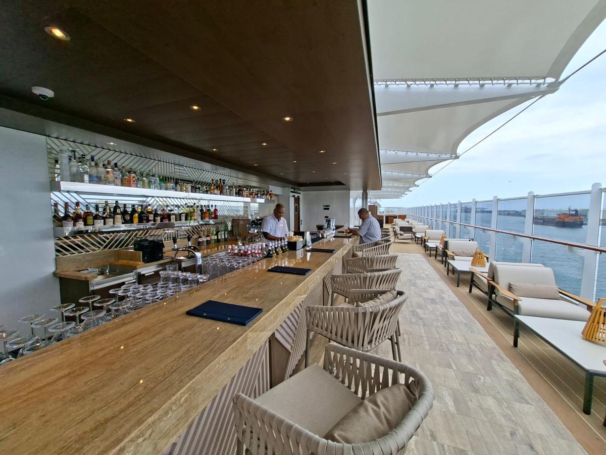 Uno de los bares del Explora III, inaugurado este sábado en Barcelona.