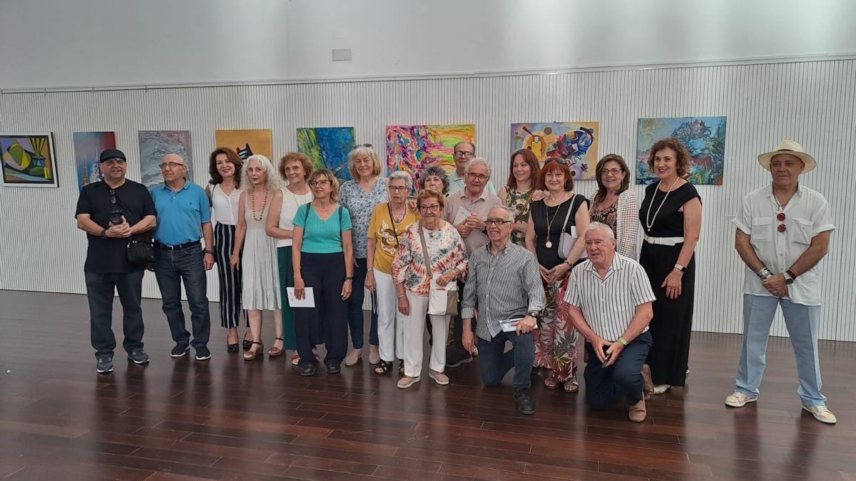 El grupo de socios de la entidad Torrent d'Art expone 40 obras