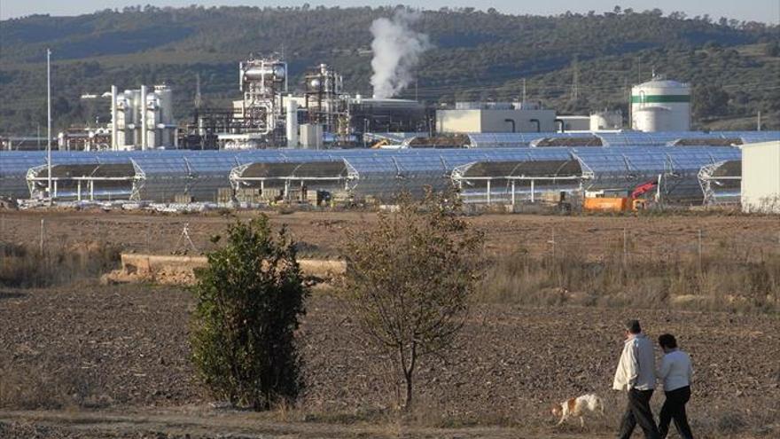 Abengoa acuerda con los trabajadores el pago de los atrasos de julio y agosto