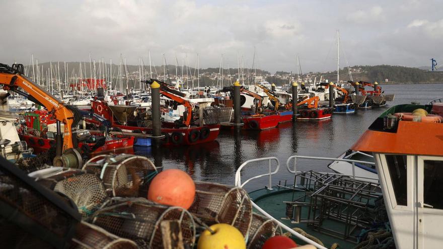 La alerta naranja en el mar mantiene la flota amarrada y afecta al Mercado