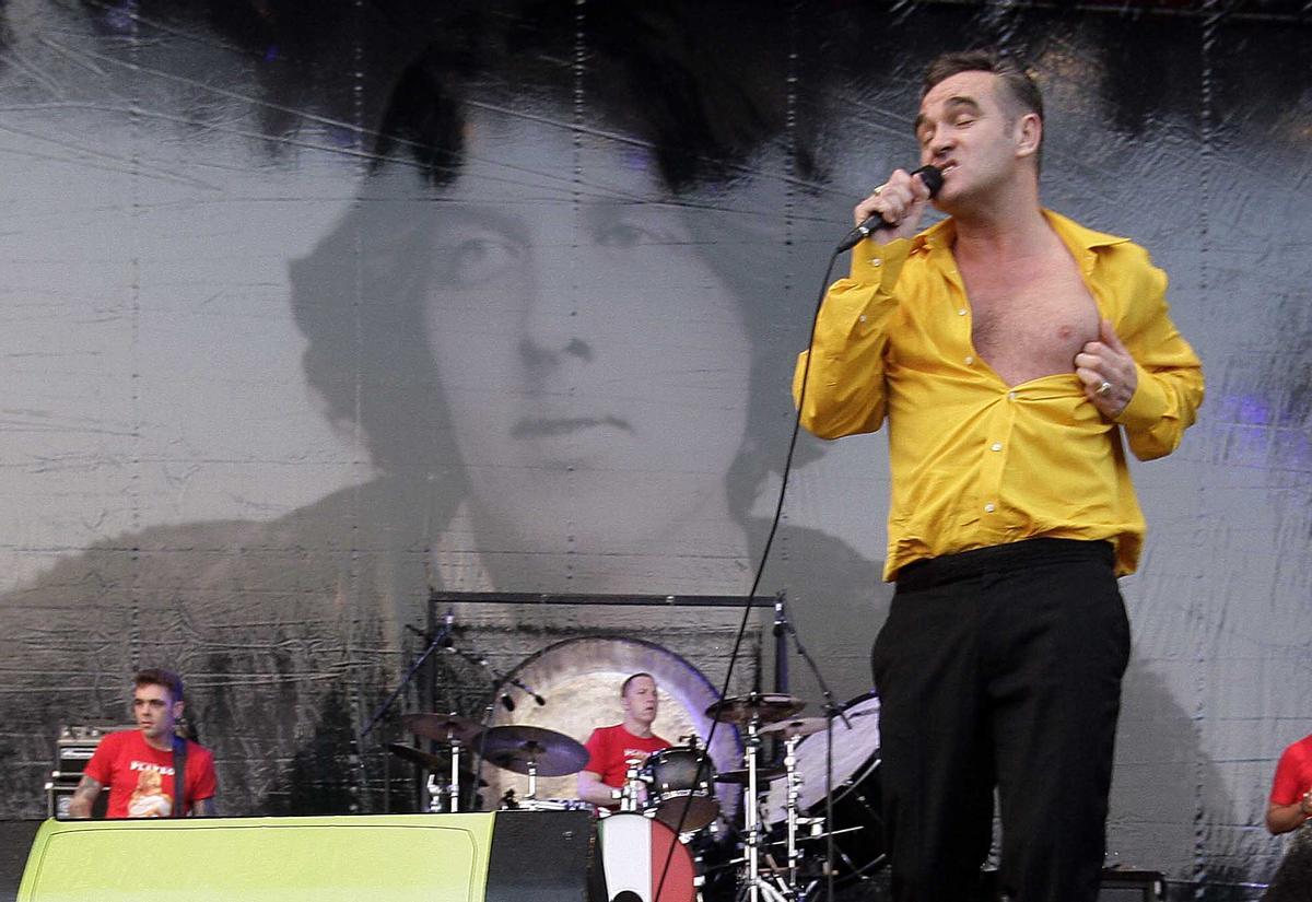 Morrissey sobre el escenario del FIB de 2006.