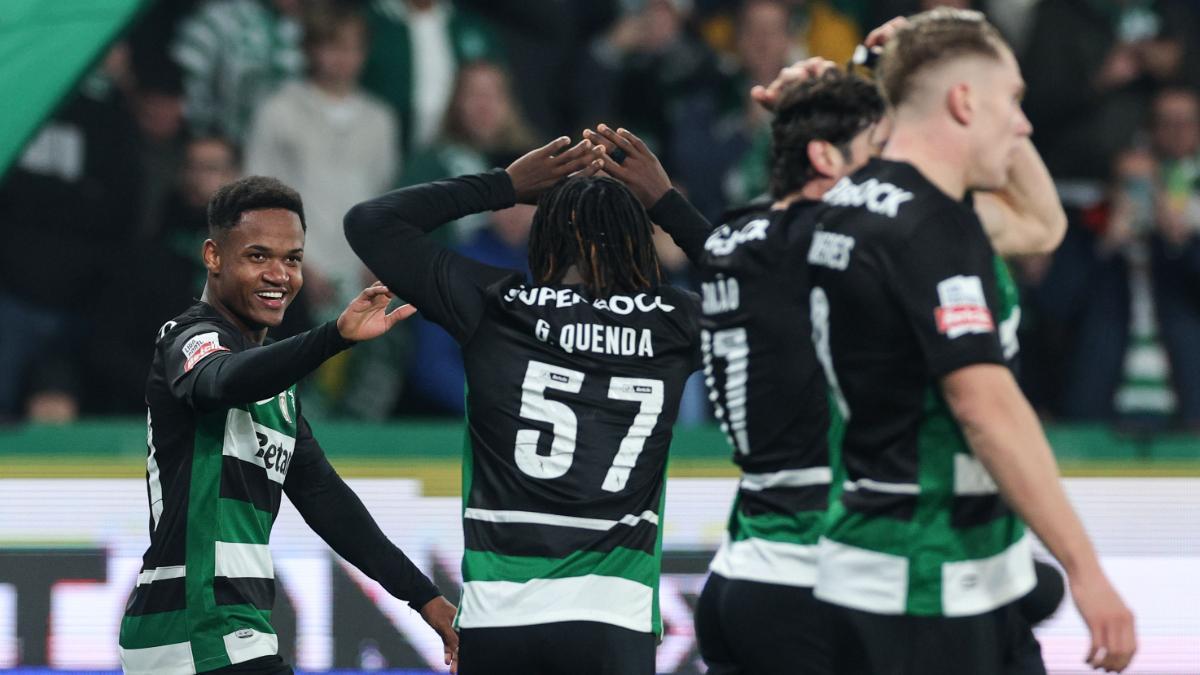 Los jugadores del Sporting celebraron el triunfo por todo lo alto