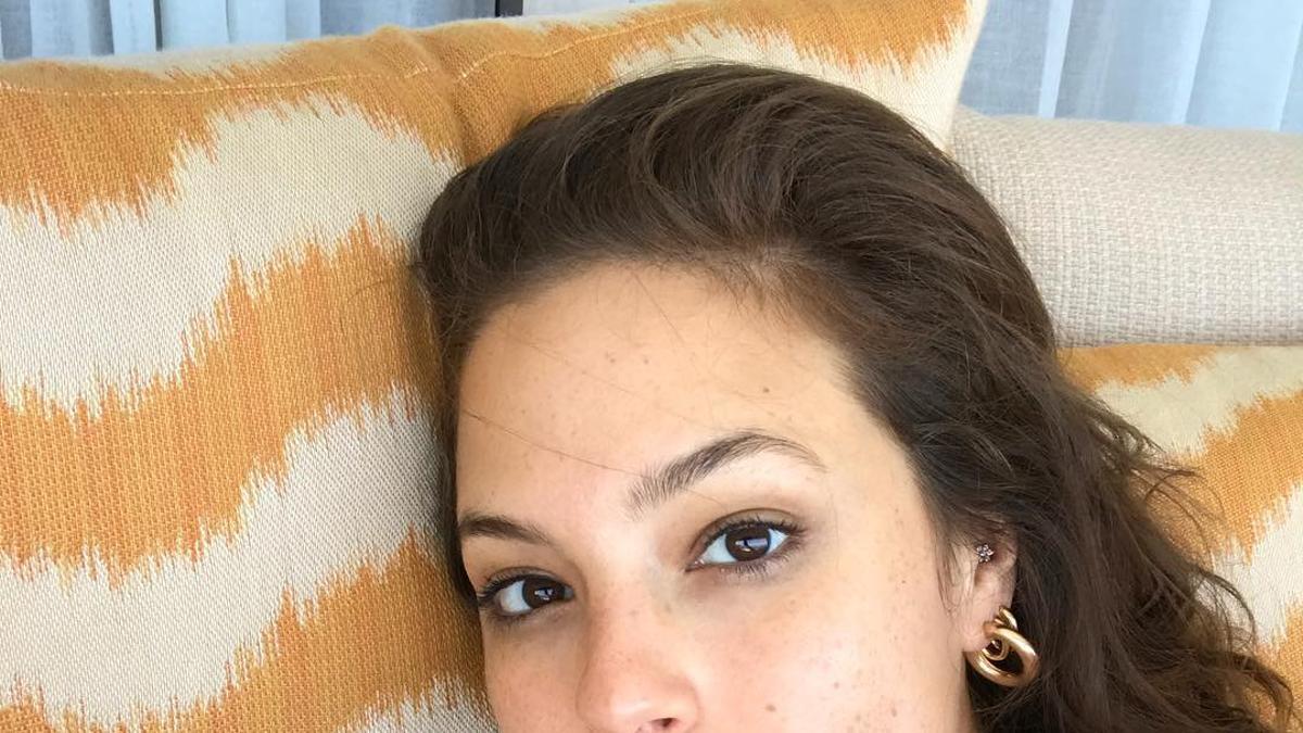 Ashley Graham posa en topless en Instagram