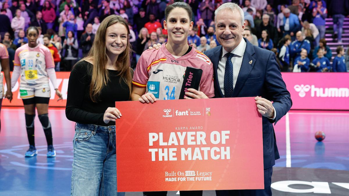 Alicia Fernández, junto al presidente federativo Paco Blázquez