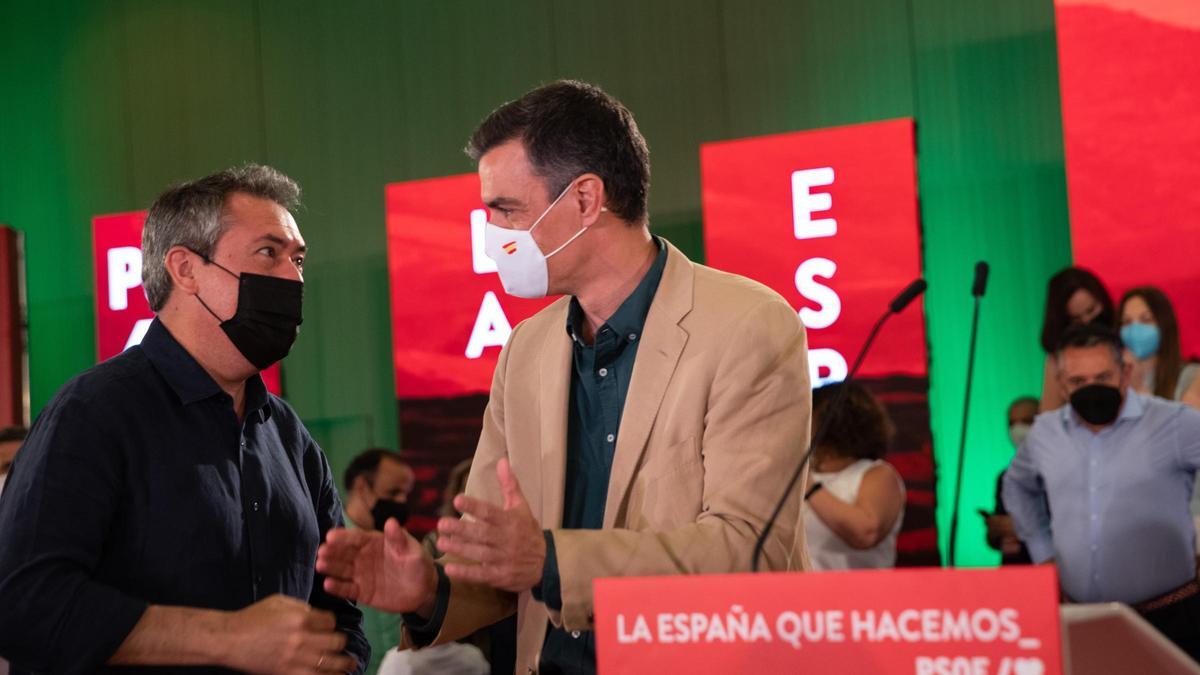 El secretario general del PSOE andaluz, Juan Espadas, junto al líder de los socialistas, Pedro Sánchez.