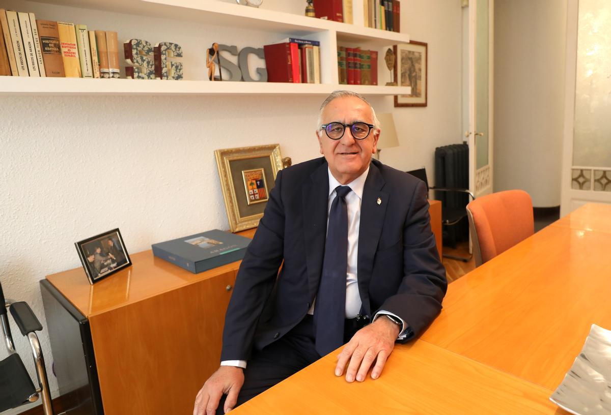 Clemente Sánchez Garnica, candidato del PAR a la alcaldía de Zaragoza, en su despacho en la calle Costa.