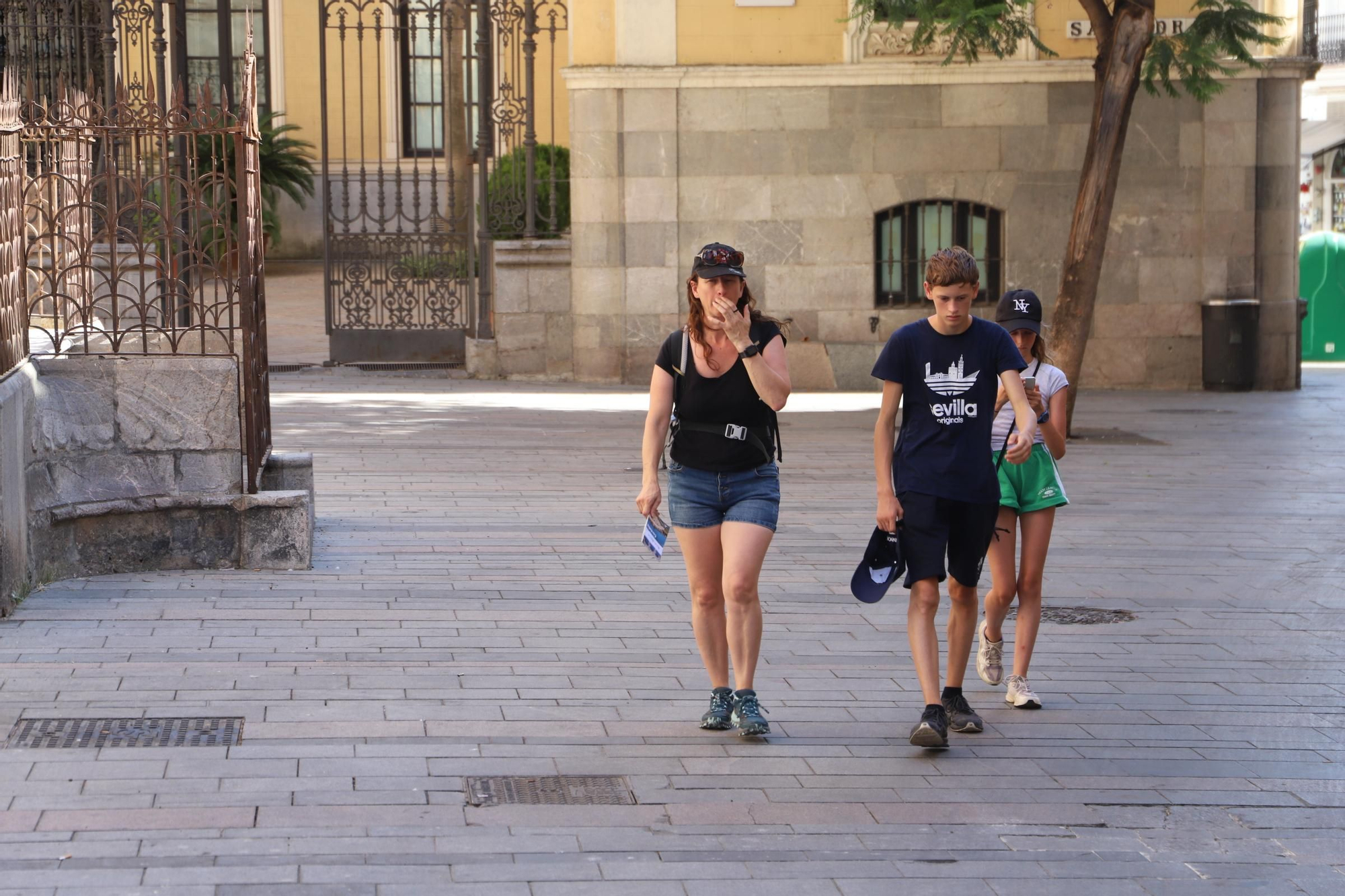 Los turistas disfrutan de Córdoba pese al calor