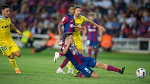 Pedri marca el 1-0 tras una gran asistencia de Gündogan en el Barça-Cádiz en Montjuïc.