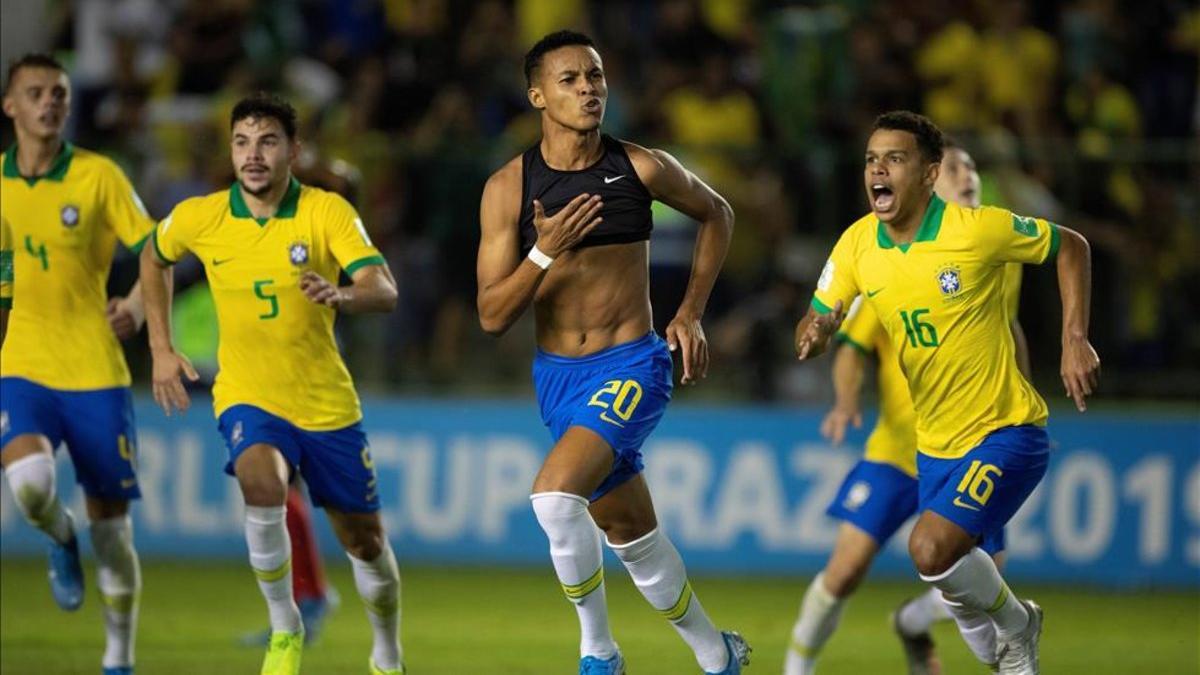 Brasil remontó un intenso partido y clasificó a la final del Mundial Sub 17