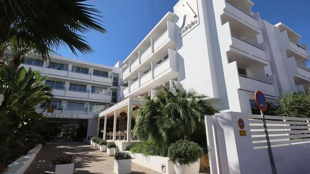 Imagen de archivo de un hotel en la zona de es Canar. | J.A.RIERA