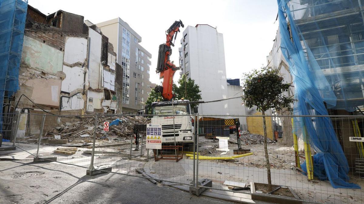 Obras para construir un edificio de viviendas en Vigo durante el año pasado.