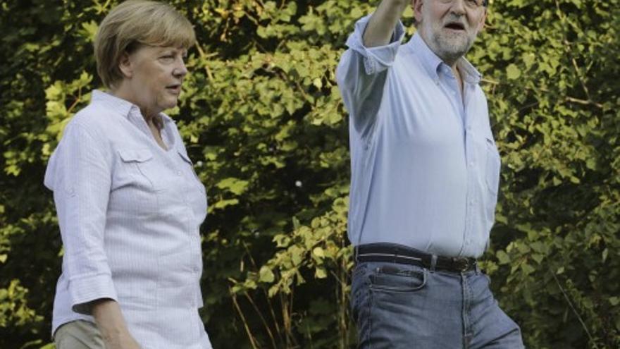 Rajoy y Merkel, de paseo por el Castillo de Meseberg