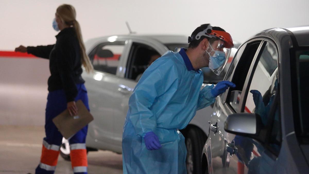 El Autocovid de Las Setas sigue acogiendo a diario a pacientes que se hacen pruebas de covid