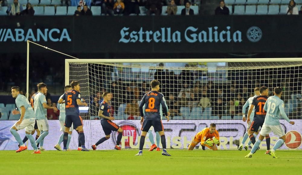 Las mejores imágenes de la derrota del equipo de Miguel Cardoso ante los valencianistas.