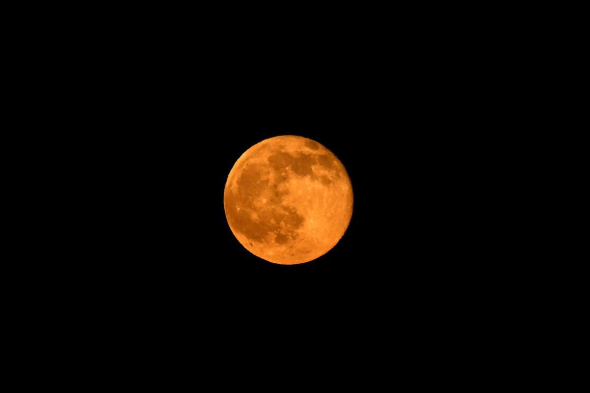 The Summer Solstice moon is shown through the haze of the so-called Fish Fire above Azusa, California, U.S. June 20, 2016.  REUTERS/Gene Blevins