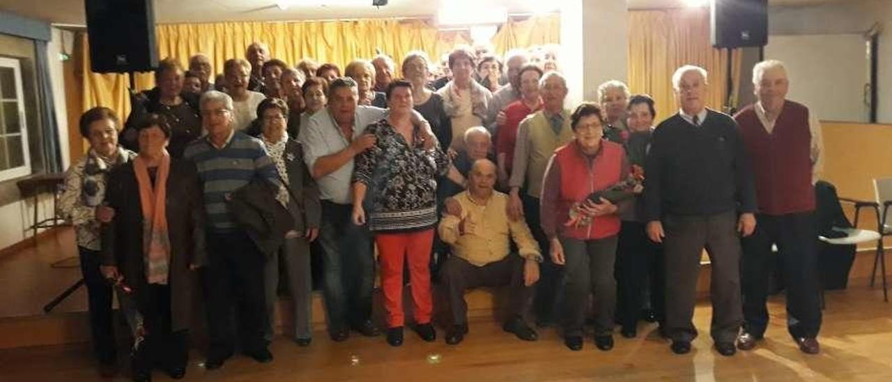 Asistentes a la cita del pasado sábado con la nueva presidenta en el centro (con pantalones rojos).