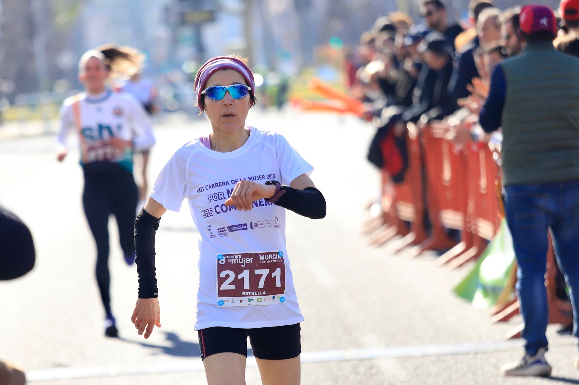 La salida y el recorrido de la Carrera de la Mujer 'inmortalizados' en imágenes