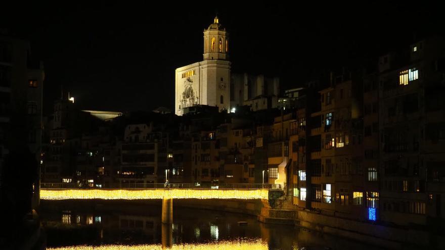 Els ponts del riu Onyar amb la Catedral de Girona de fons.