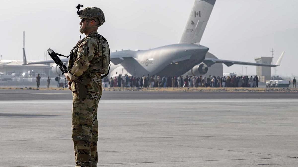 Despega del aeropuerto de Kabul el último avión de EEUU dando por concluida la Guerra de Afganistán