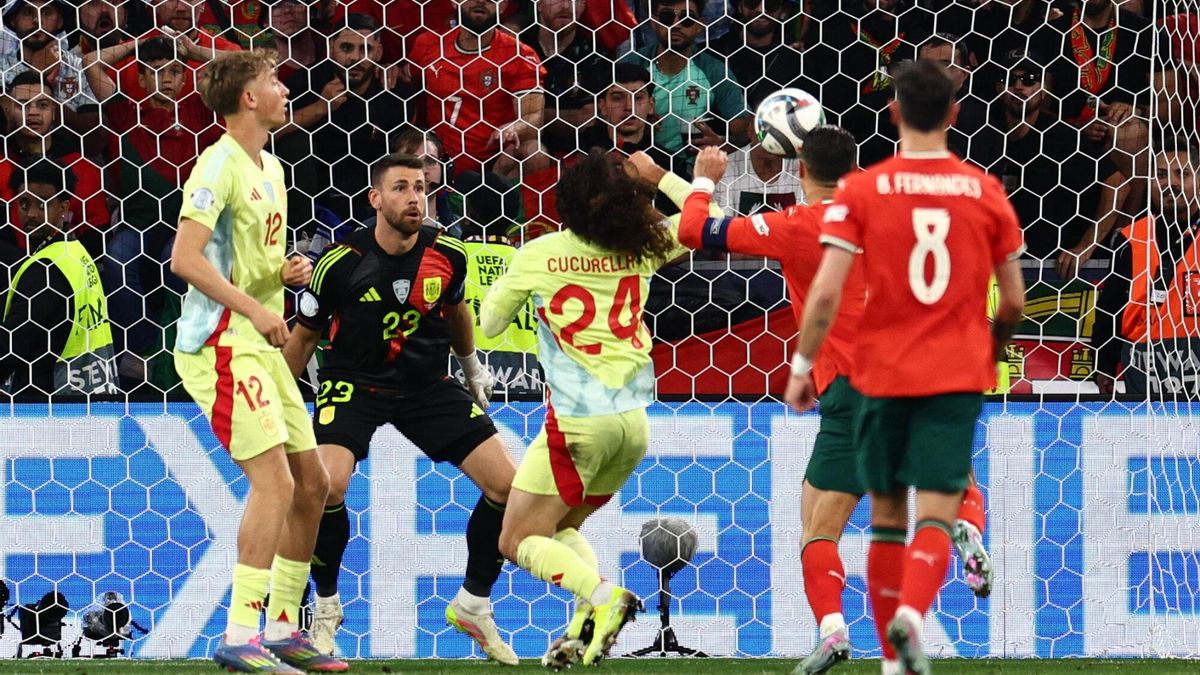 Cristiano Ronaldo marca el 2-2 durante la final de la UEFA Nations League que han jugado Portugal y España en Múnich, Alemania. EFE/EPA/ANNA SZILAGYI