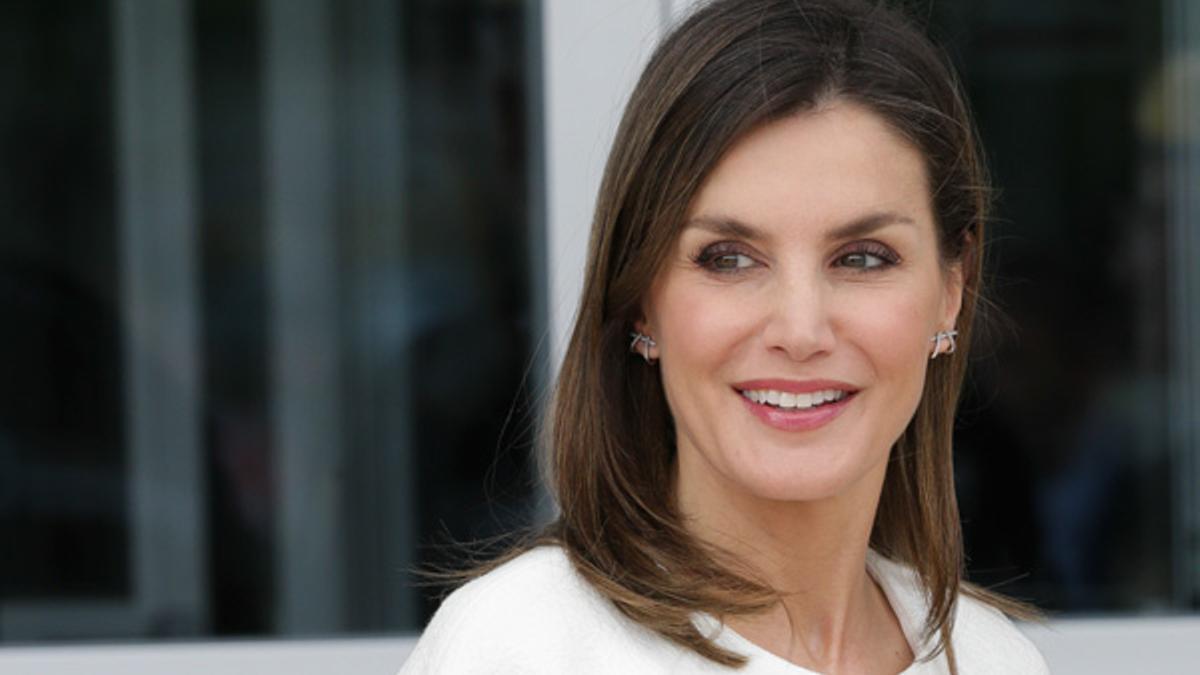 Detalle de los pendientes de Gold&Roses de Letizia Ortiz