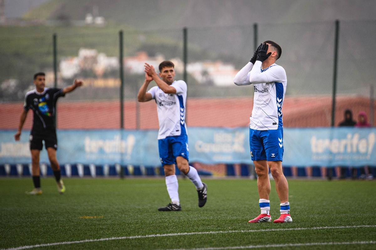 Partido de Tercera División Tenerife C-Herbania.