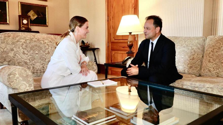 Reunión, a principiosde legislatura, entre Marga Prohens y Llorenç Córdoba.