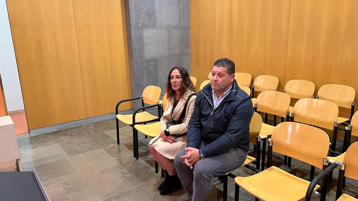 Pilar Huerta e Ignacio Cifuentes, en el banquillo.