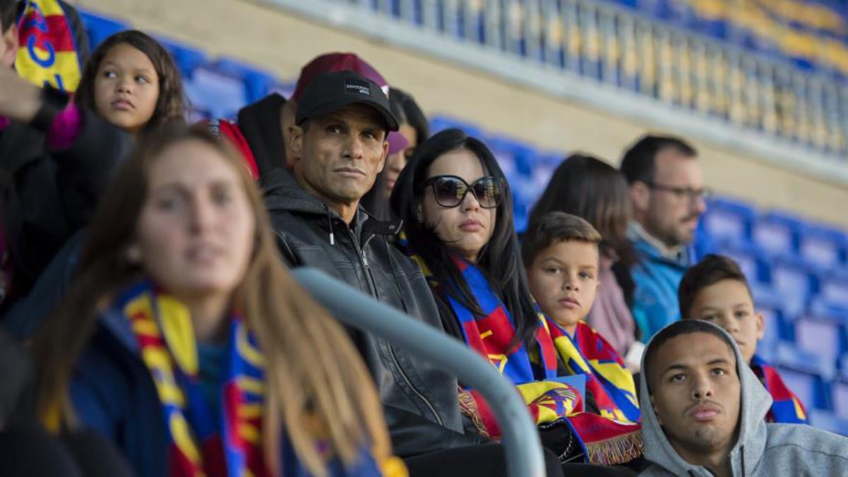 Rivaldo y su familia en un momento de la 'Match Party' del clásico