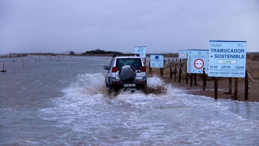 La gota freda deixa més de 200 litres al Montsià i obliga a tallar l&#039;AP-7 i l&#039;N-340 per inundacions