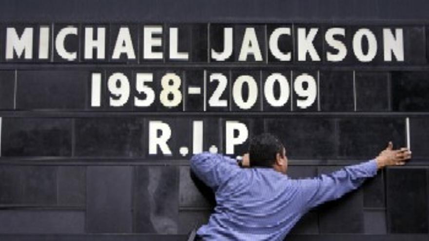 Los restos mortales de Michael Jackson estarán presentes en el funeral del Staples Center