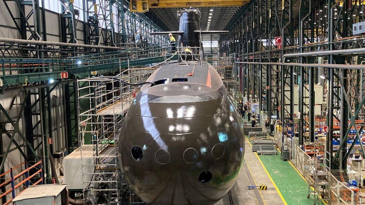 El primer submarino de fabricación española, el S-81 &#039;Isaac Peral&#039;; listo para el agua