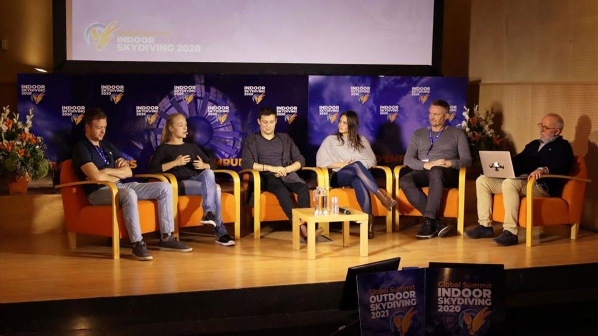 Congresistas reunidos en Castellò d'Empuries