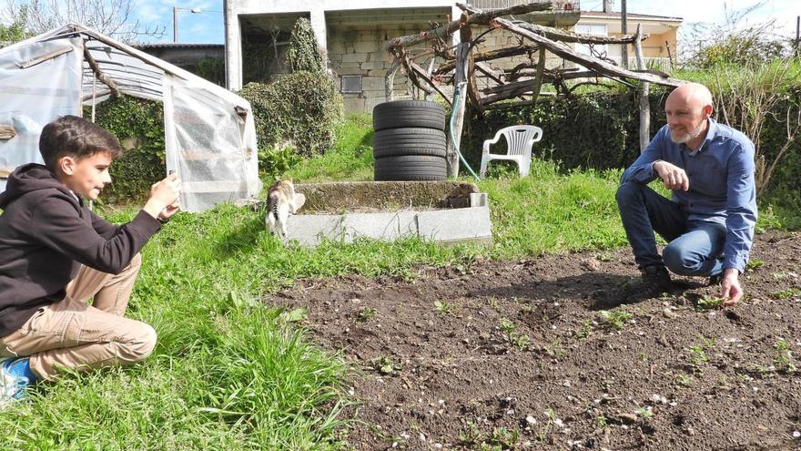 El ‘agrotuber’ que cultiva en la red la huerta de toda la vida: “As nosas raíces son o rural”