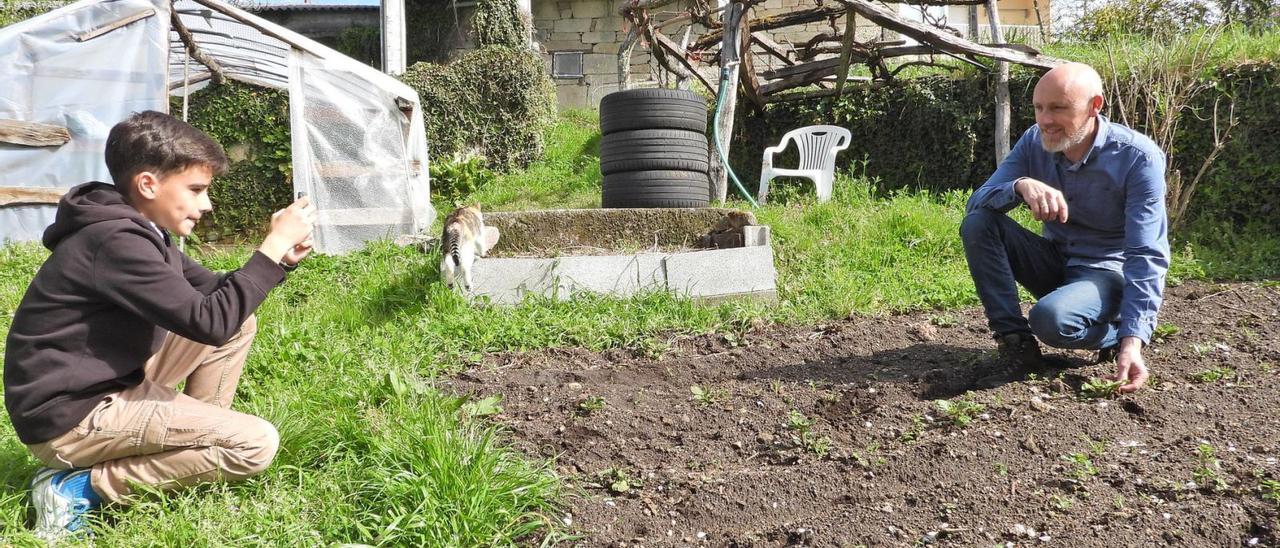 El 'agrotuber' que cultiva en la red la huerta de toda la vida: “As nosas  raíces son o rural” - Faro de Vigo