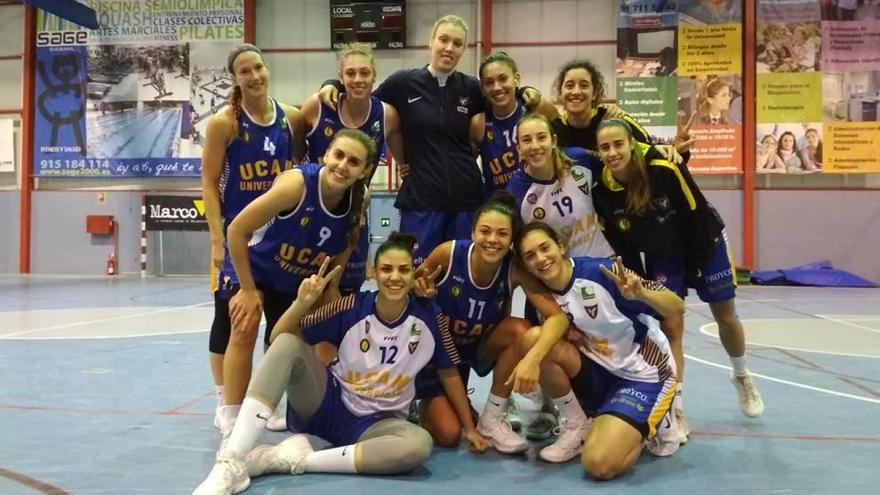 Las jugadoras del UCAM Probelte Jairis celebrando el segundo triunfo del curso.