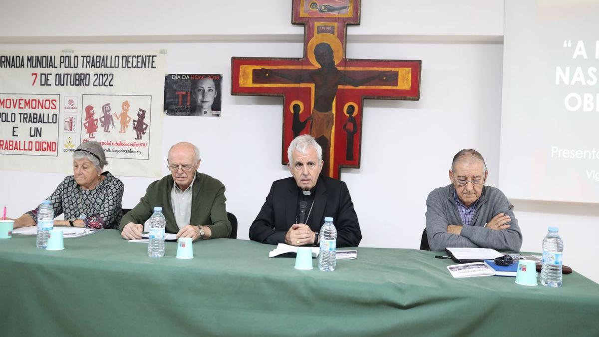 Presentación del cuadernillo en el Sagrado Corazón,
con la presencia del obispo de Tui-Vigo.  // R. Grobas